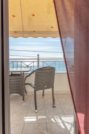 NIREUS ROOMS